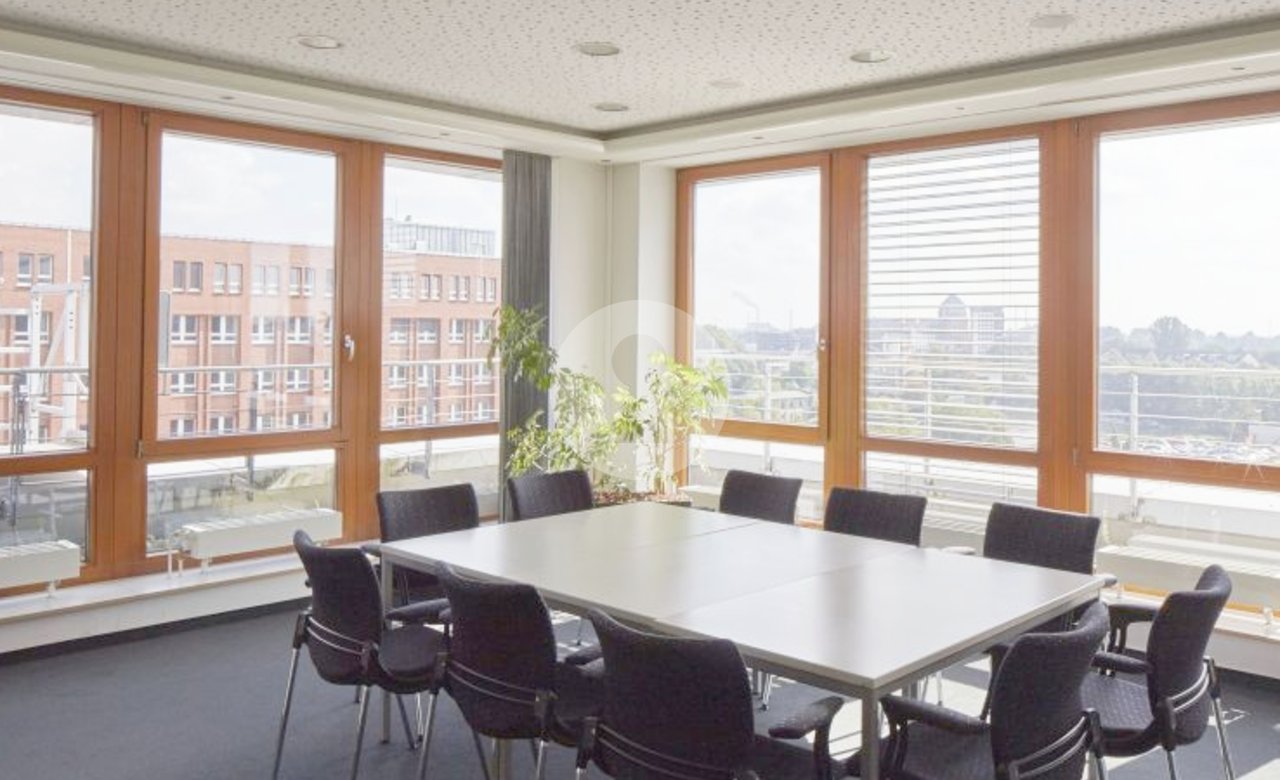 konferenzraum-meeting-buero-mieten-panoramafenster-hell-freundlich-hamburg-hammerbrook-HIT